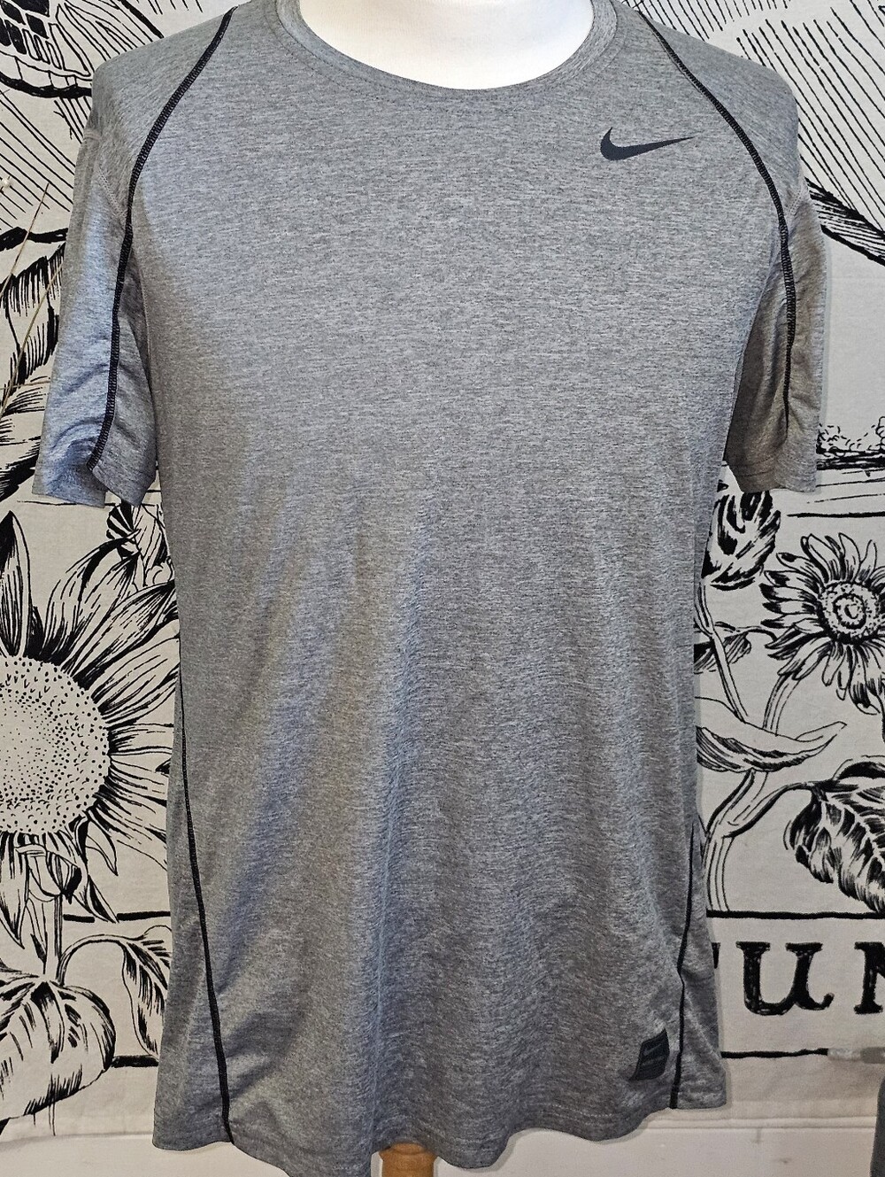 Nike Pro Dri-fit  Men’s Heather Gray Short Sleeve Athletic Tee with Black Logo M